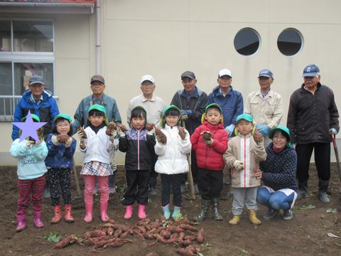 まつ組集合写真 天寿会の方々と