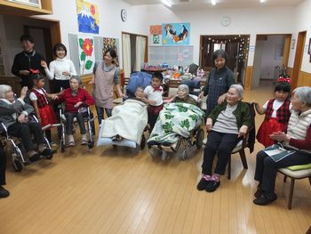 おじいちゃん、おばあちゃんとのふれあい