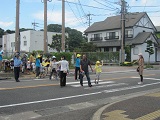 大坪公民館前の信号機のない横断歩道。