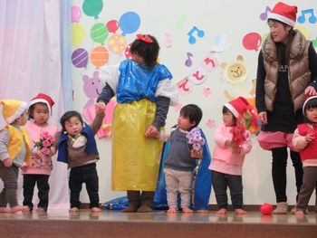 子どもの出し物の様子