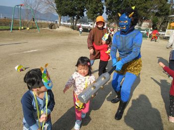 鬼から逃げる様子