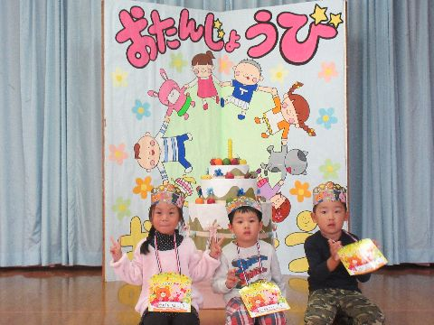 ステージに登壇している誕生者