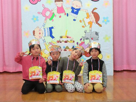 ステージに登壇している誕生者