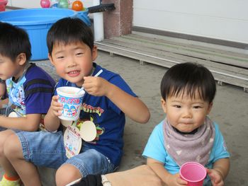 かき氷を食べる様子