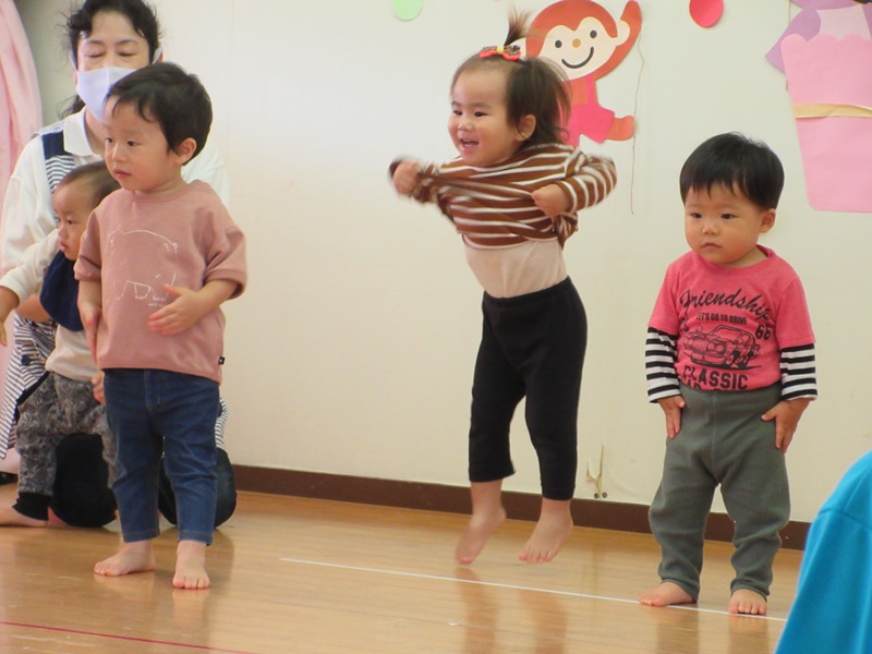 歌をうたう様子
