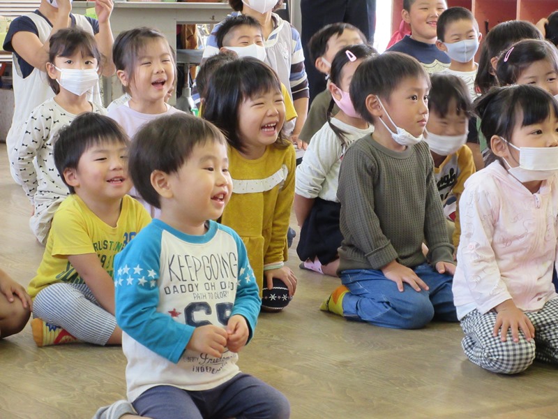 話を聞く様子