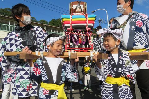 みこし巡行