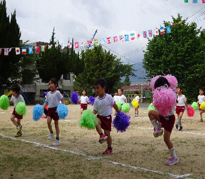 踊る様子