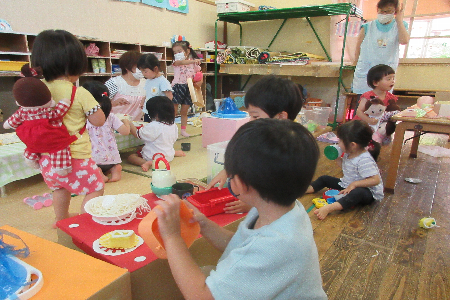 ままごと遊びの様子
