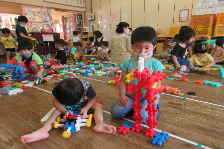 ブロック遊びのようす