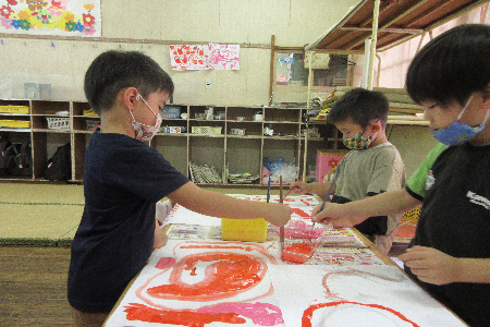 絵具遊びの様子