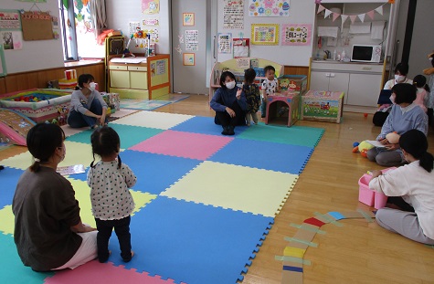 子どもの生活リズムについて、語り合うママたち