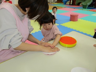 手形をとっているようす