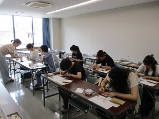 手順の説明のようす