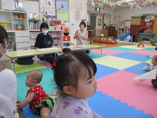 講師の先生の紹介のようす