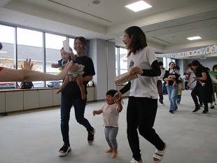 ママたちの借り物競争