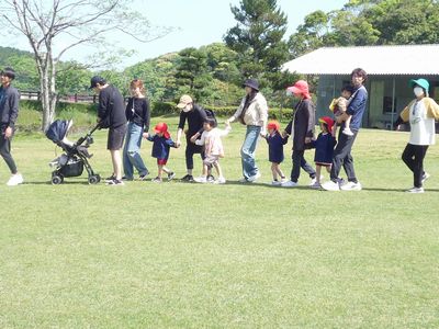年少クラスの親子遊戯です
