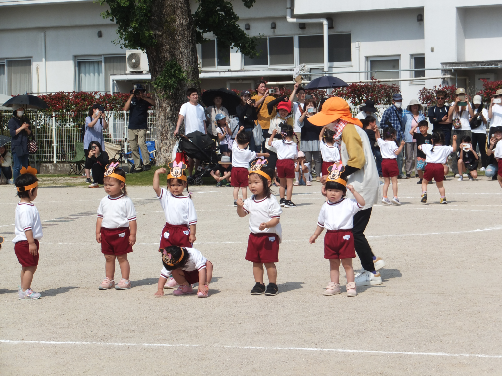 年少・未満児のお遊戯です