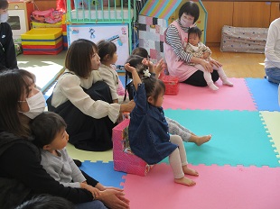 踊っているお友だち