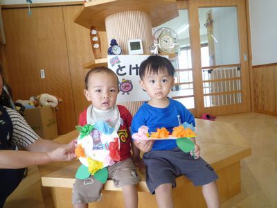 小さい組さんも時計を作って写真を撮りました