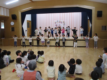 ダンスを楽しむようす