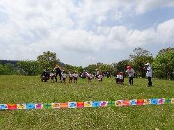 ばらぐみさんがかけっこしているところ