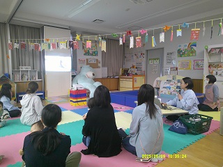 足育について保護者が学んでいる様子