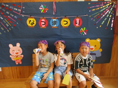 写真をとる年長組さん