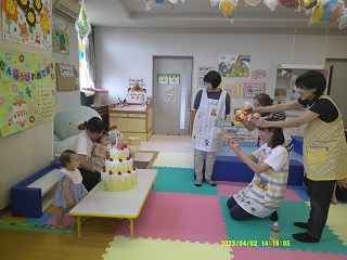 記念写真を撮っている様子