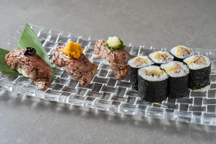 にぎり寿司と細巻きの伊万里牛づくし