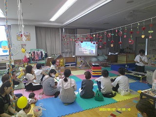 LGBTQについて学んでいる様子