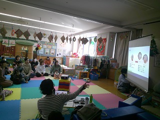 赤ちゃんすいみんの講座の様子