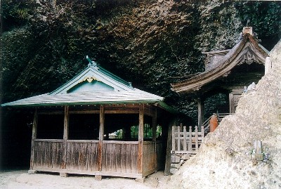 岳神社拝殿・神殿